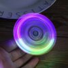 hand spinner lumineux violet